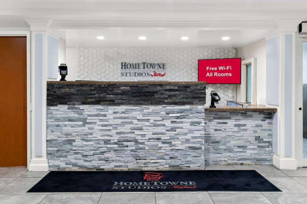 HomeTowne Studios by Red Roof Auburn Hills 1