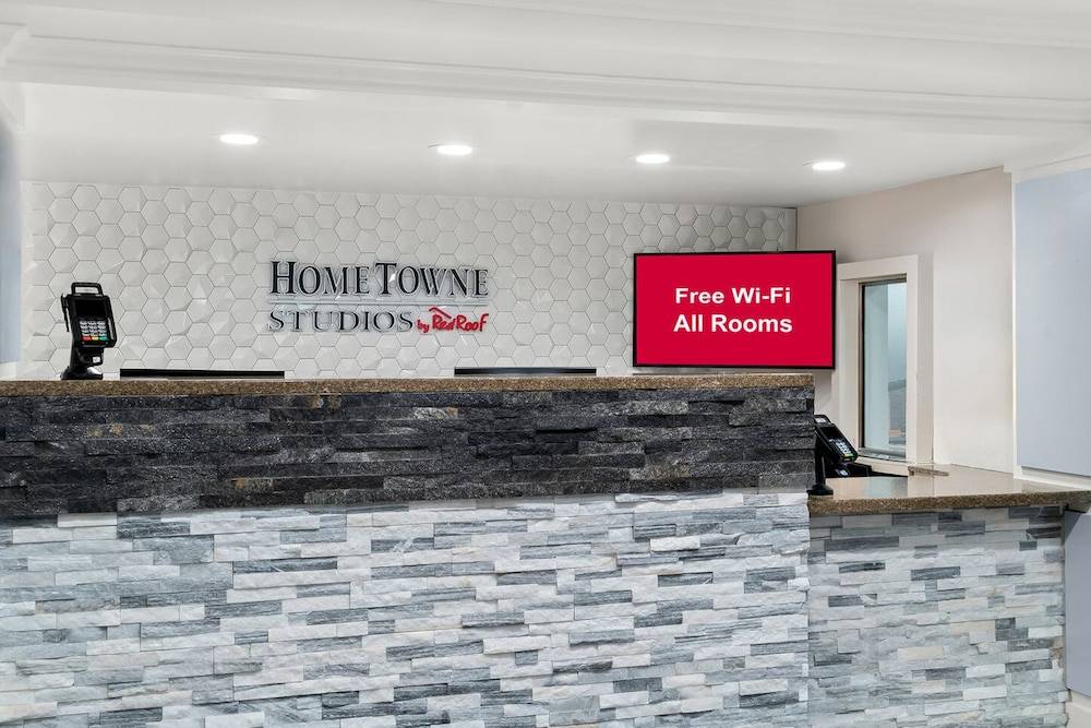 HomeTowne Studios by Red Roof Auburn Hills 2