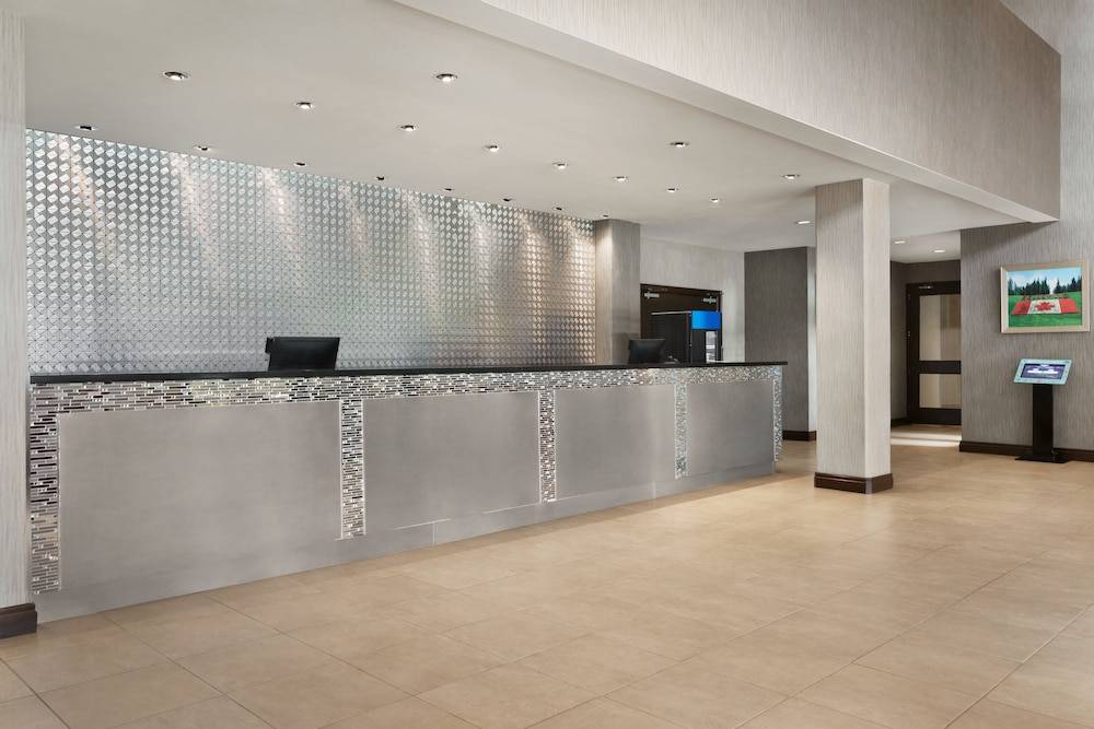 Ramada by Wyndham Belleville Harbourview Conference Center 2