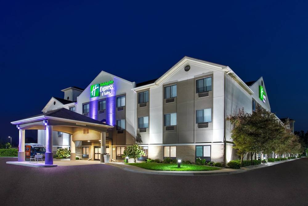 Holiday Inn Express & Suites BELLEVILLE (AIRPORT AREA) by IHG 1
