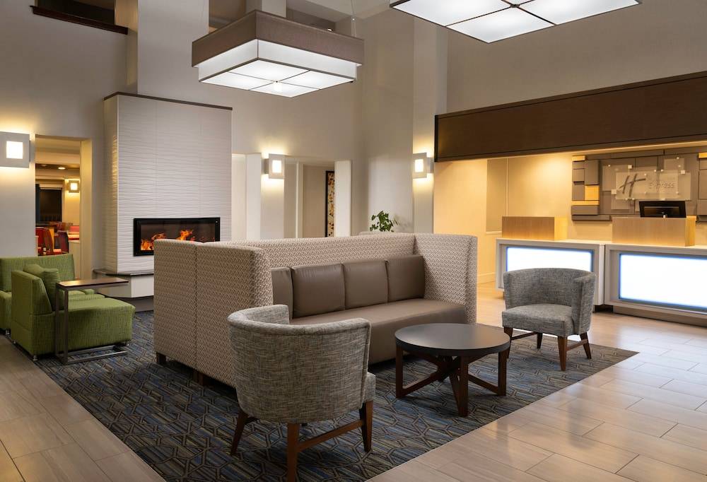Holiday Inn Express & Suites BELMONT by IHG 2