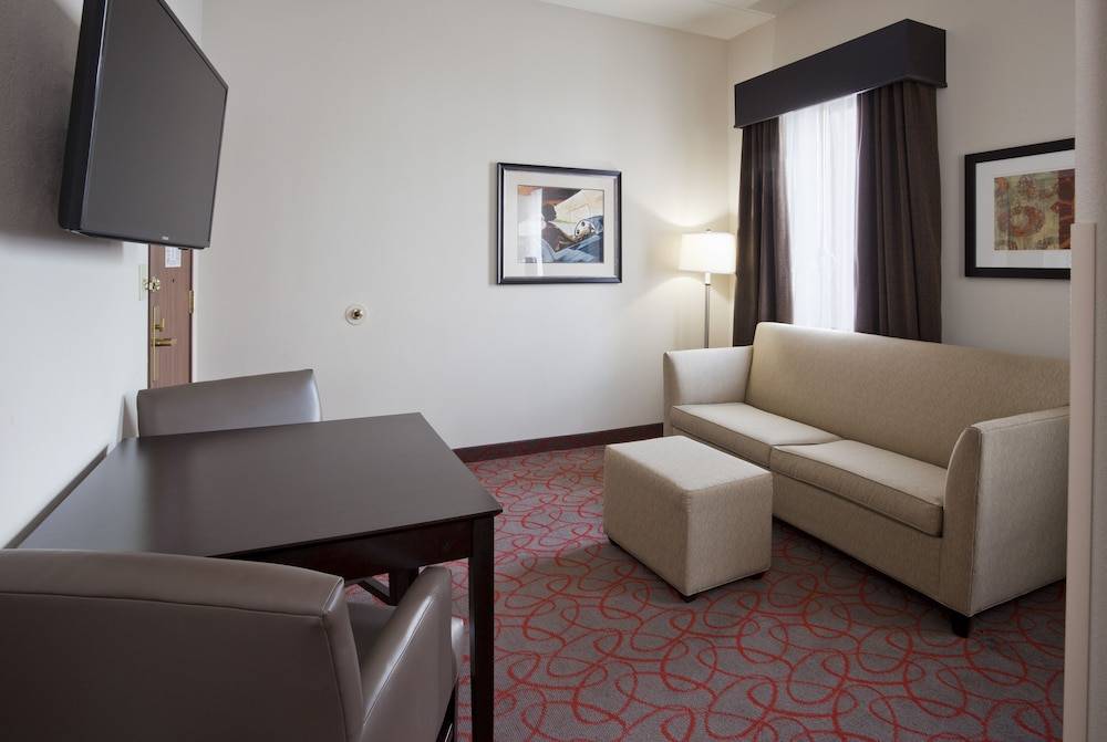Holiday Inn Express & Suites BLOOMINGTON - MPLS ARPT AREA W by IHG 2