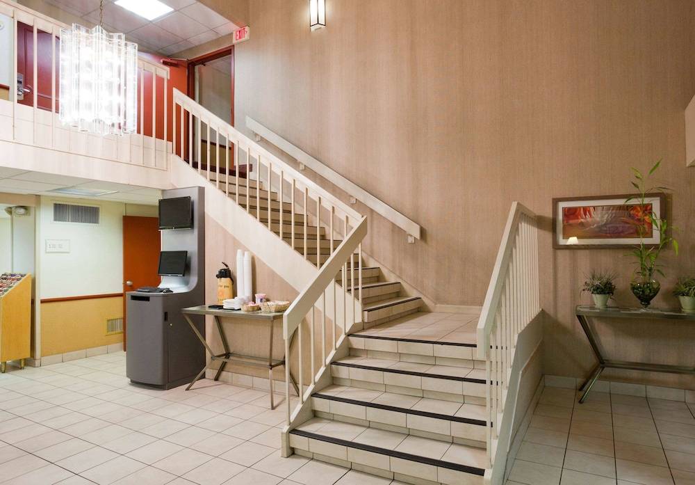 La Quinta Inn by Wyndham Minneapolis Airport Bloomington 1