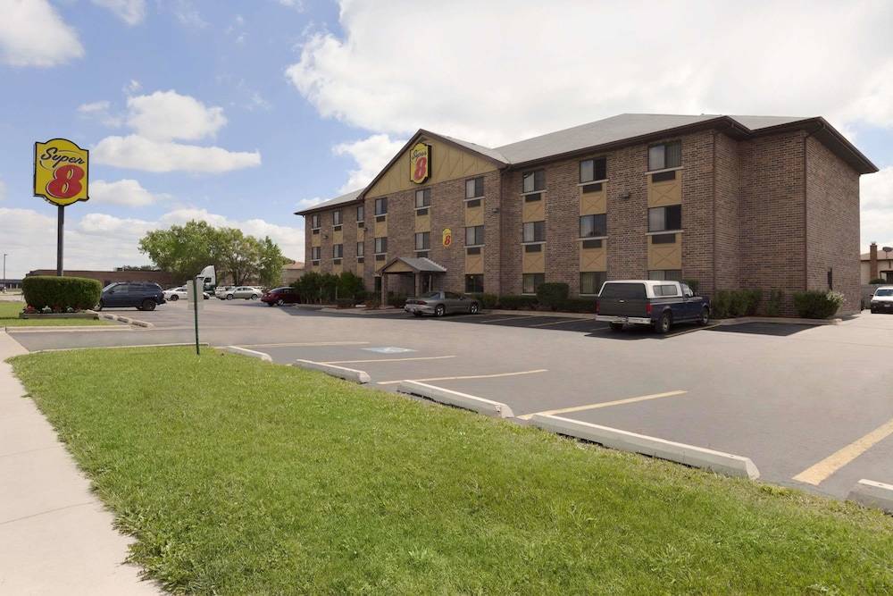 Super 8 by Wyndham Bridgeview/Chicago Area 1