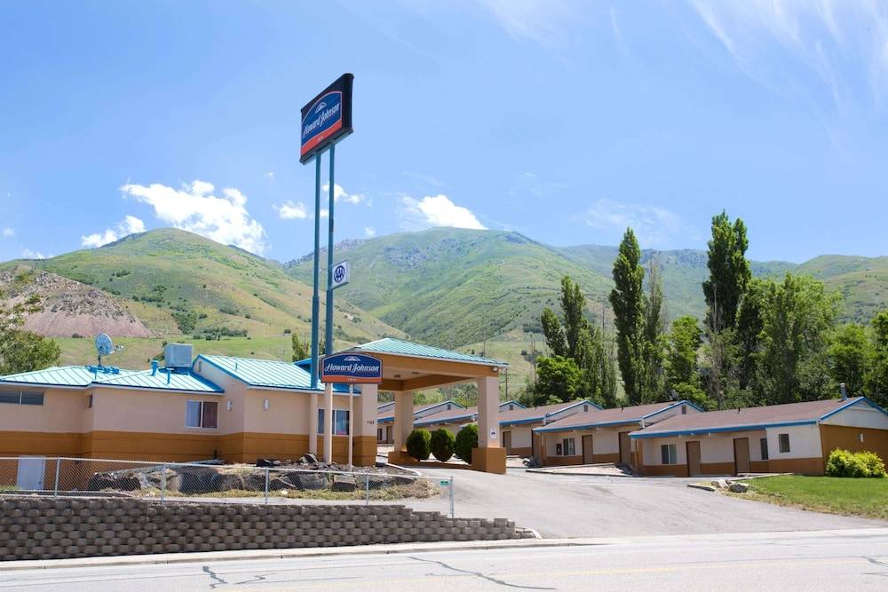 Howard Johnson by Wyndham Brigham City 1