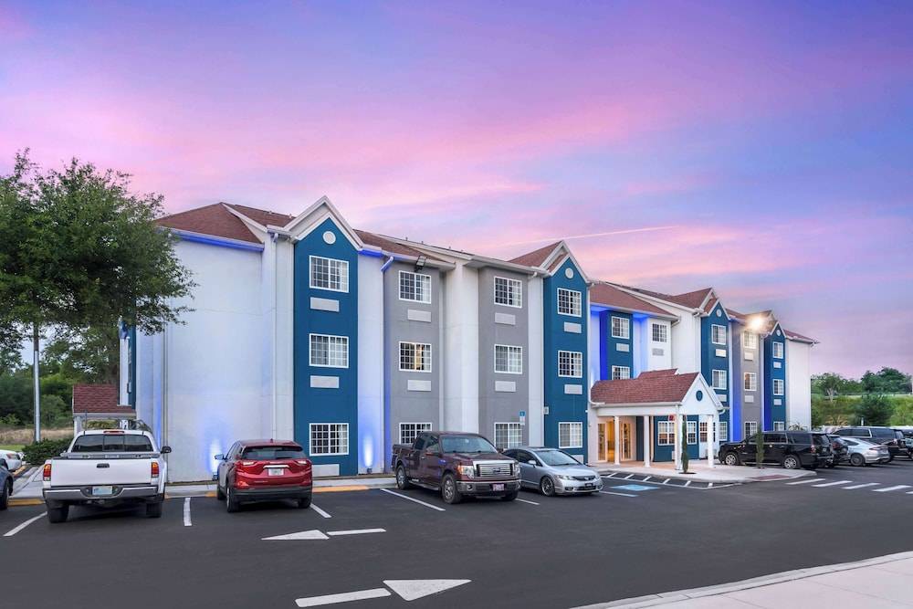 Microtel Inn & Suites by Wyndham Brooksville 1