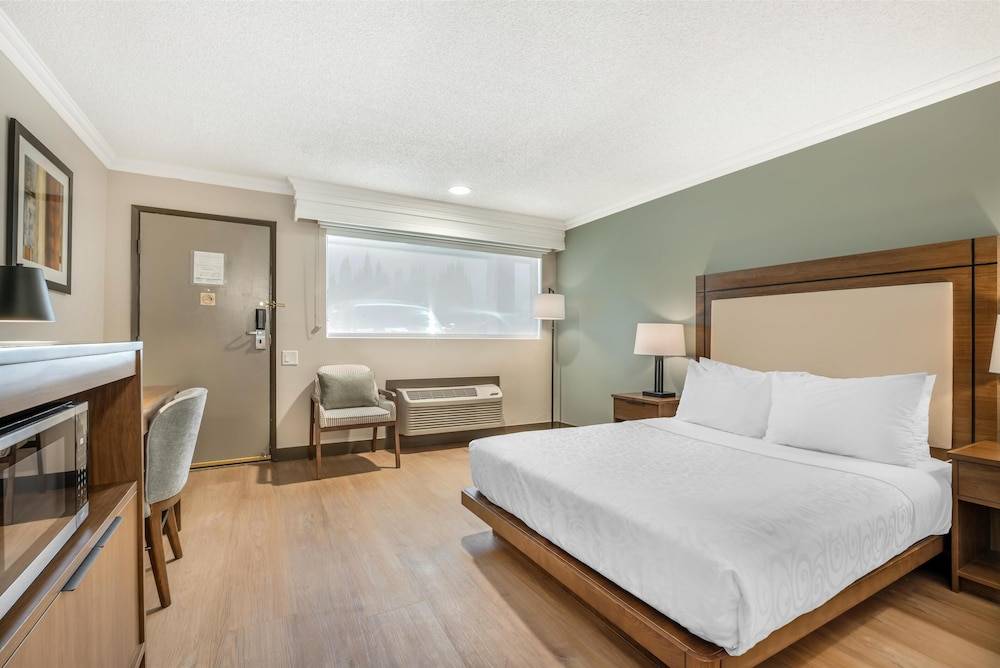 Best Western PLUS Burnaby Hotel 1