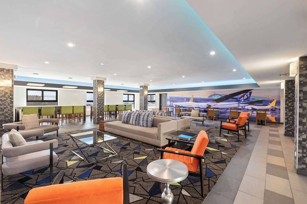 Best Western Inn & Suites - Midway Airport 2