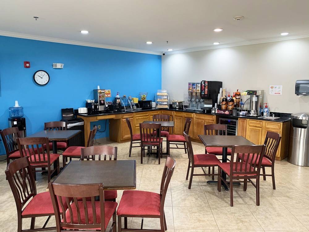 Days Inn & Suites by Wyndham Cabot 2