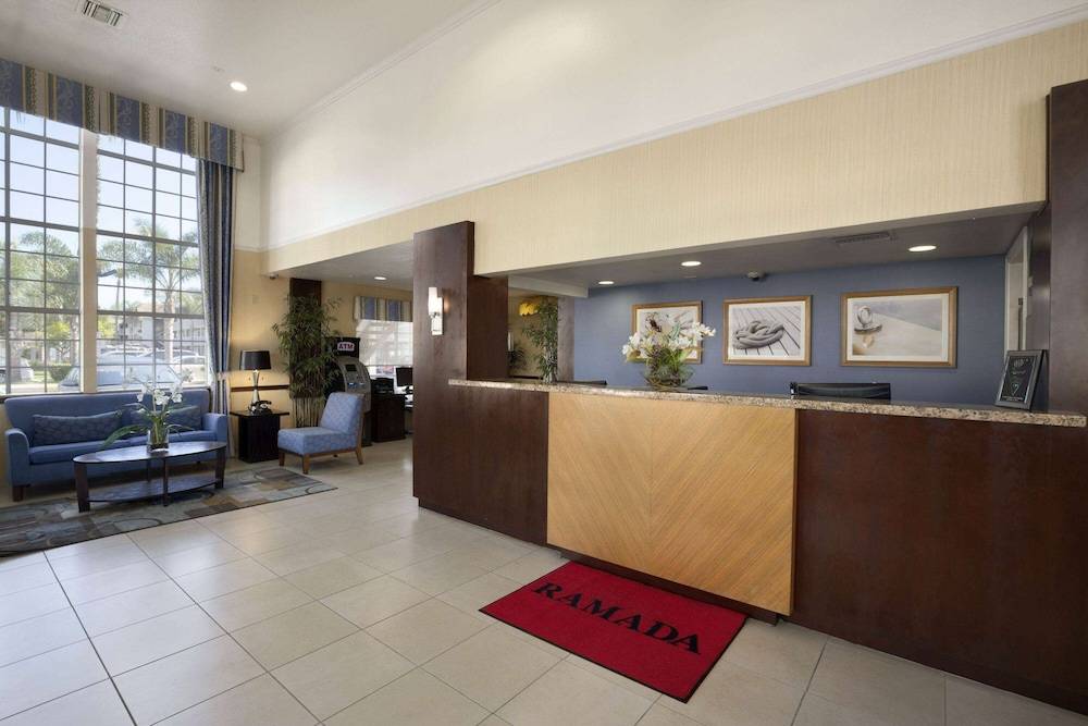 Ramada by Wyndham Costa Mesa/Newport Beach 2