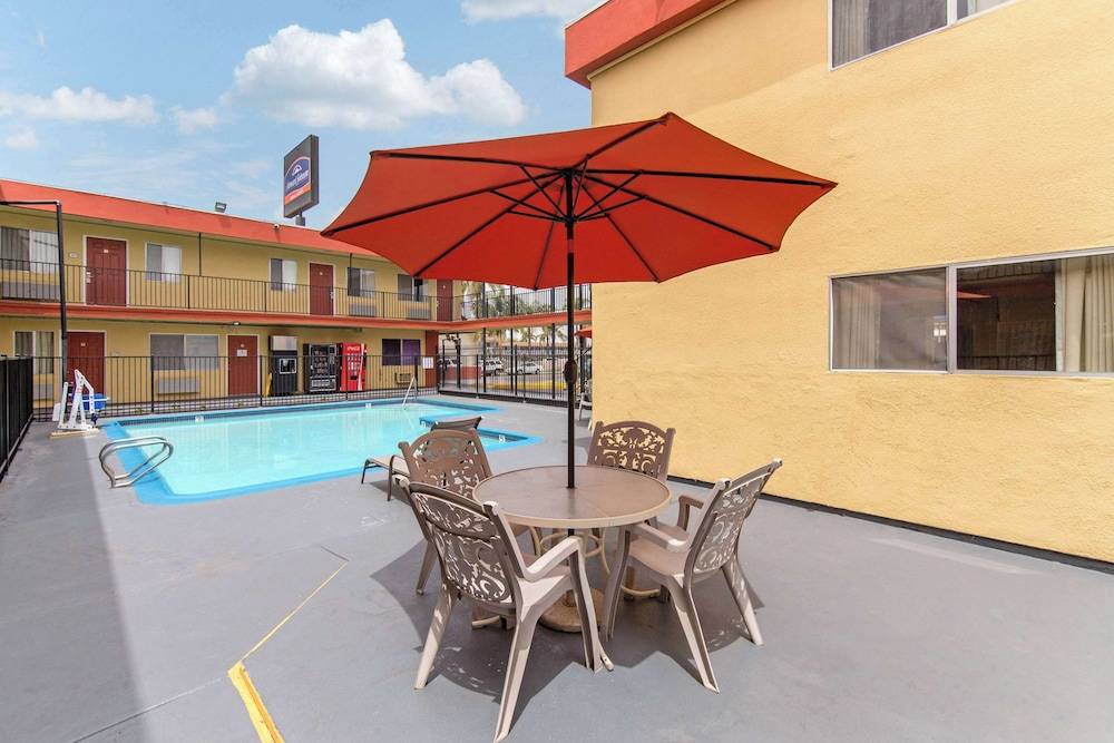 Howard Johnson Suites by Wyndham San Diego Chula Vista BayFront 1