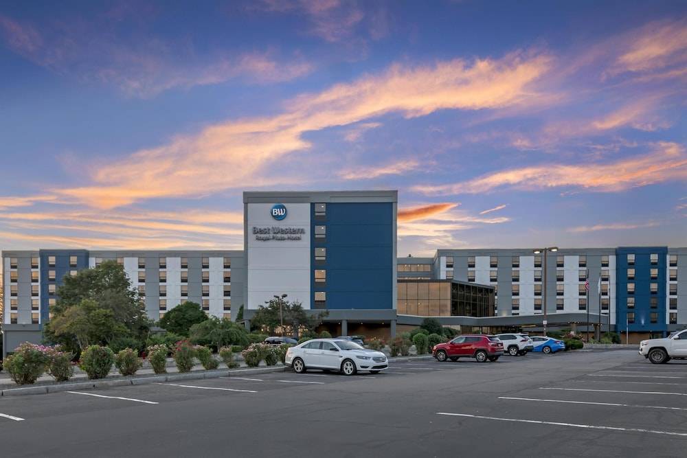 Best Western Royal Plaza Hotel and Trade Center 1