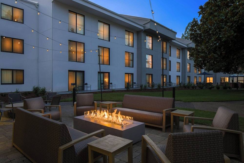 Courtyard by Marriott Portland Beaverton 1