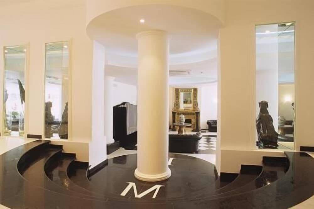 M Glamour Hotel 2