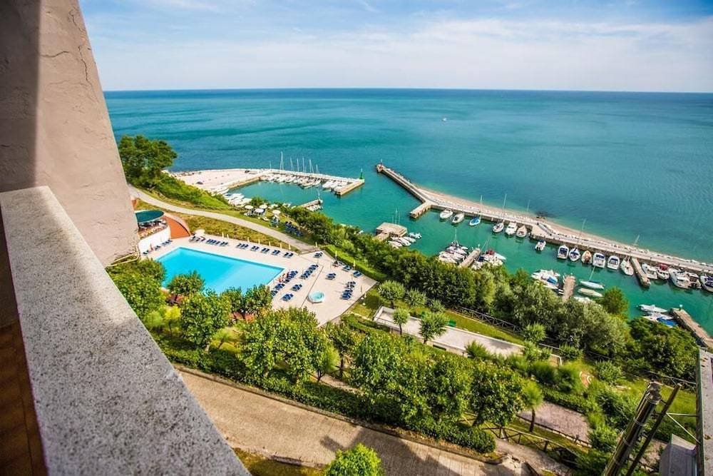 Hotel Capo Est 1