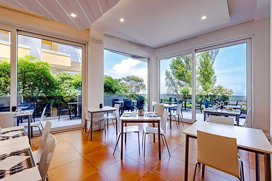 Club Hotel 2