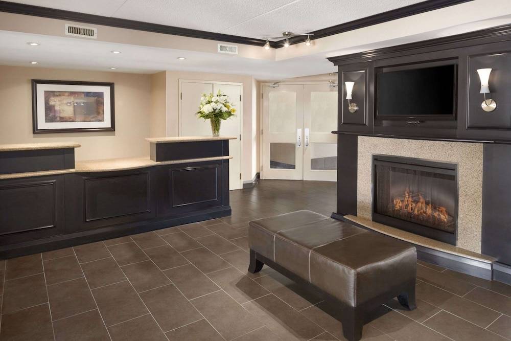Days Inn by Wyndham Brantford 2