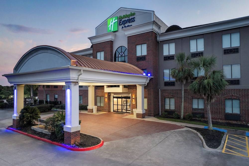 Holiday Inn Express & Suites WINNIE by IHG 1