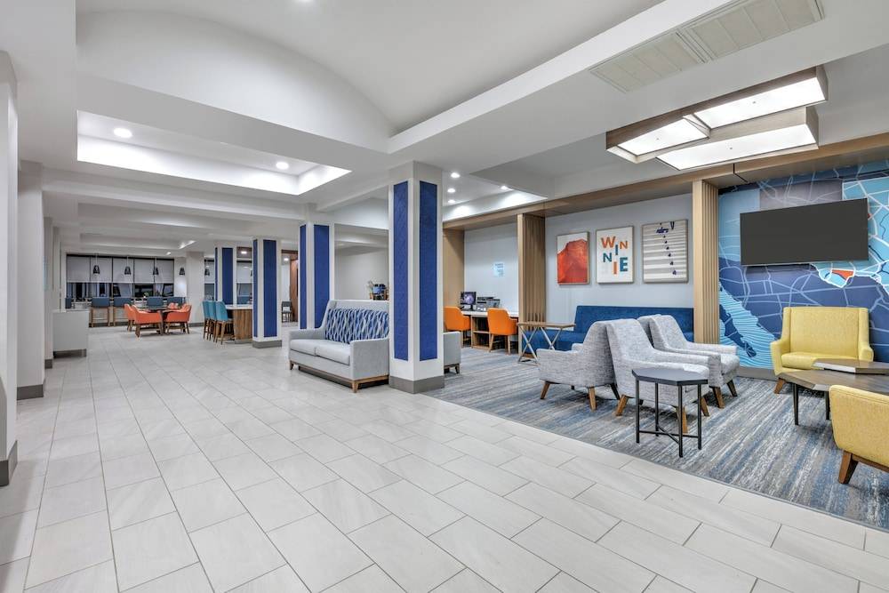 Holiday Inn Express & Suites WINNIE by IHG 2
