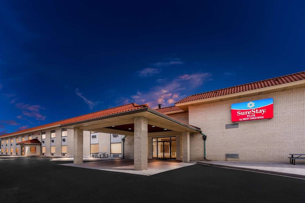 SureStay Plus by Best Western Windsor 1