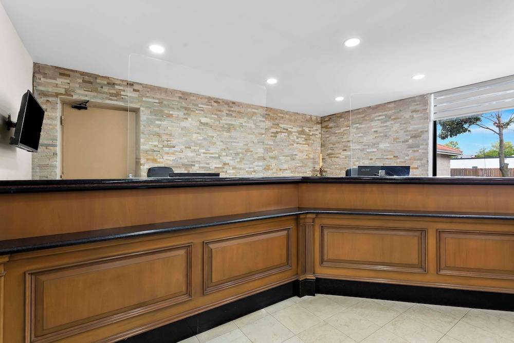 SureStay Plus by Best Western Windsor 2