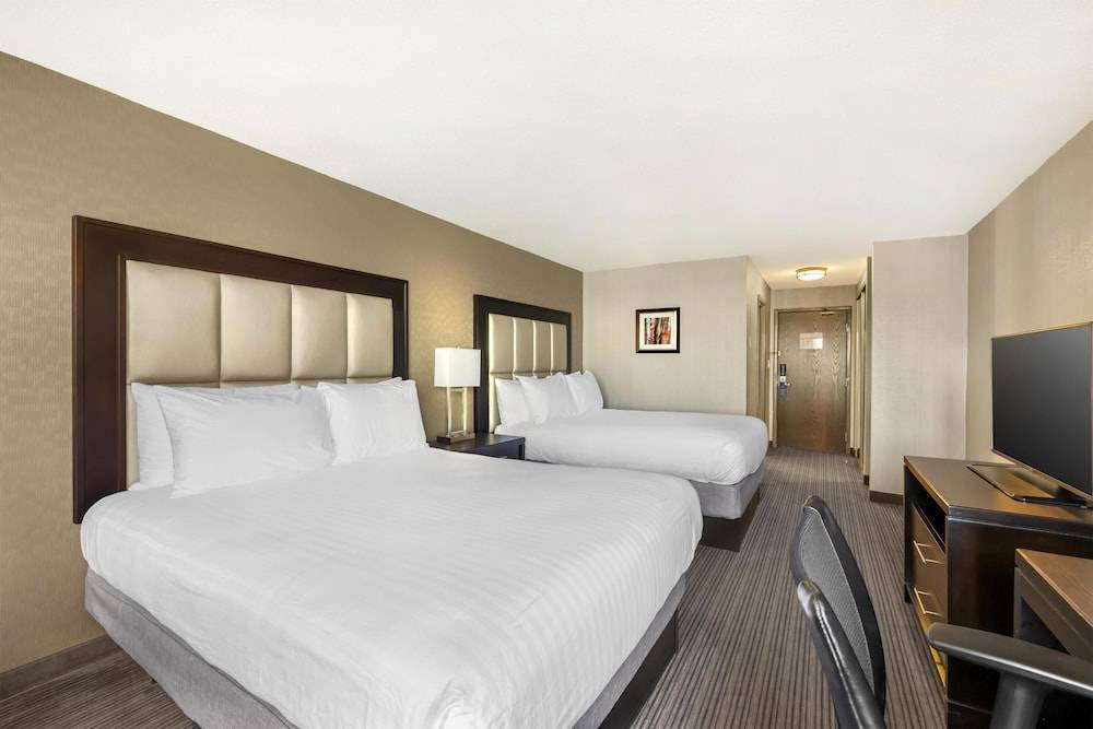 Best Western Plus Waterfront Hotel 1