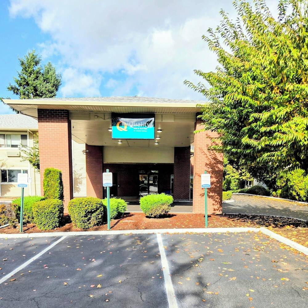 Quality Inn & Suites Wilsonville 1