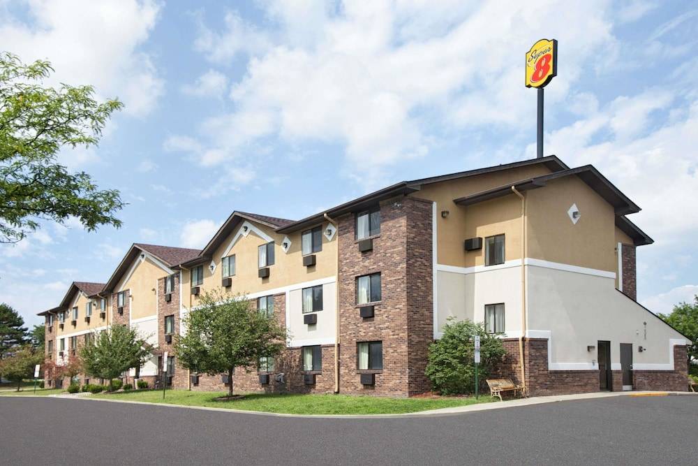 Super 8 by Wyndham Canton/Livonia Area 1
