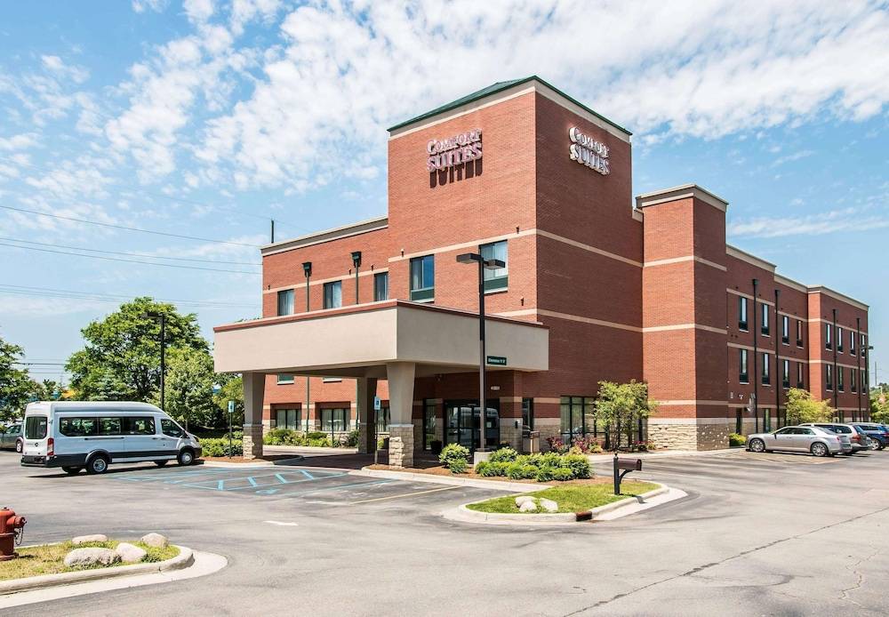 Comfort Suites Canton - Detroit 1