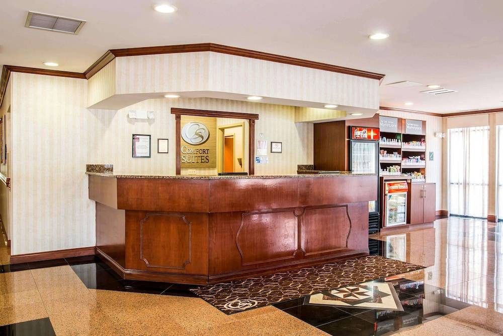 Comfort Suites Canton - Detroit 2