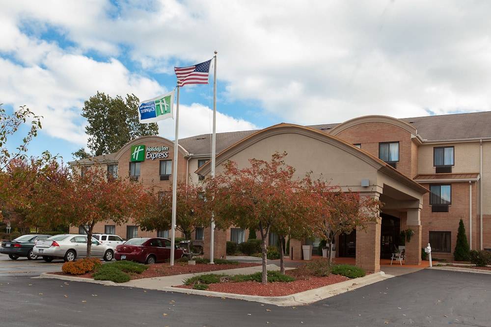 Holiday Inn Express & Suites CANTON by IHG 1