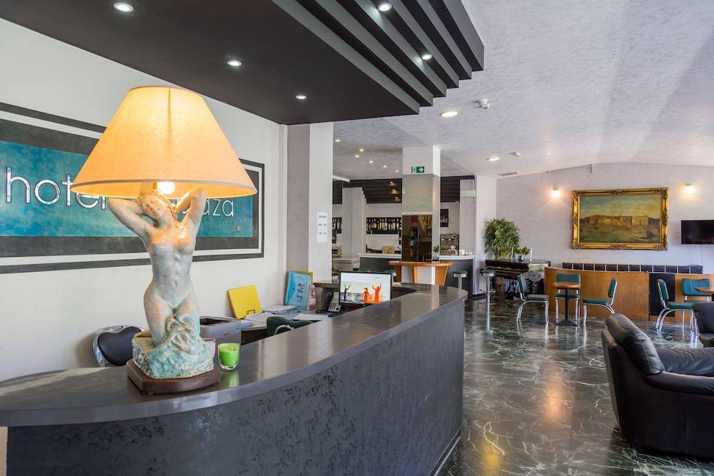 Hotel Plaza con piscina 2