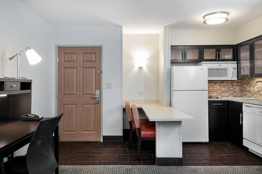 Staybridge Suites CHANTILLY DULLES AIRPORT by IHG 2