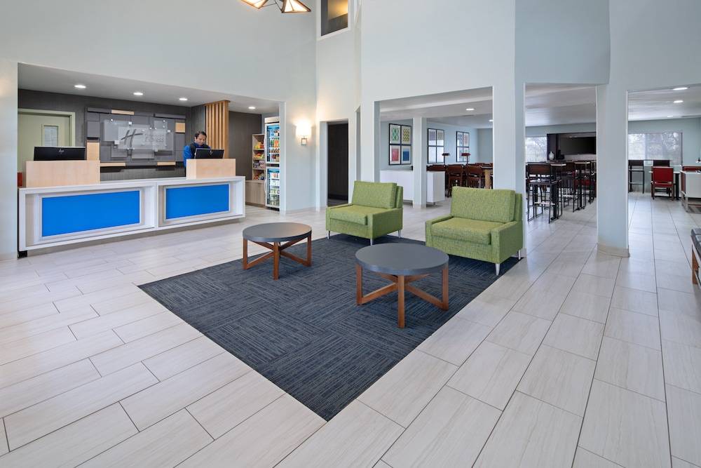 Holiday Inn Express & Suites WATSONVILLE by IHG 1