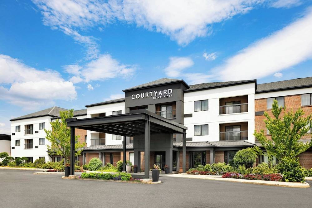 Courtyard by Marriott Concord 1