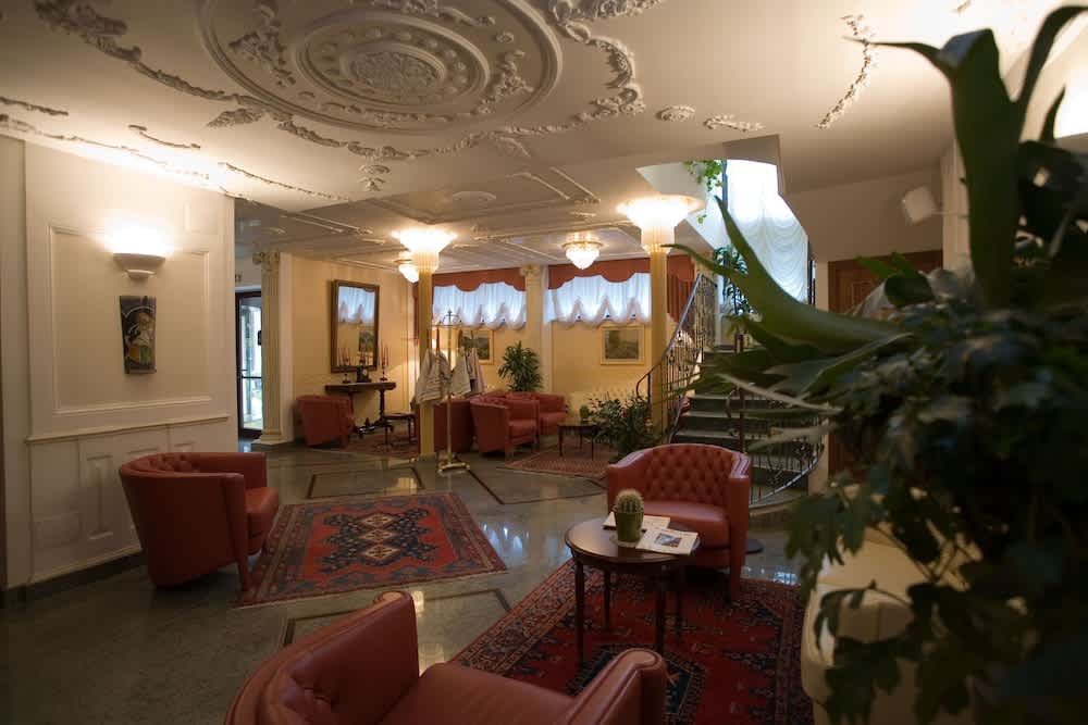Hotel Plaza 2