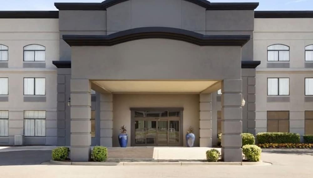 Townhome Inn And Suites 1