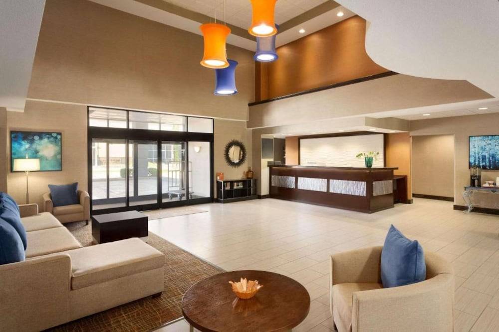Townhome Inn And Suites 2
