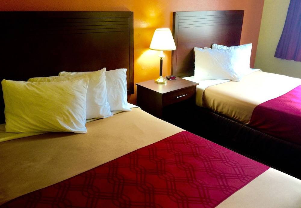 Rodeway Inn Willamette River 2