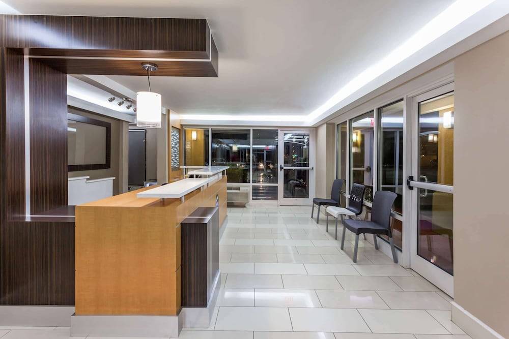 Super 8 by Wyndham Dalton/Convention Center Area 2