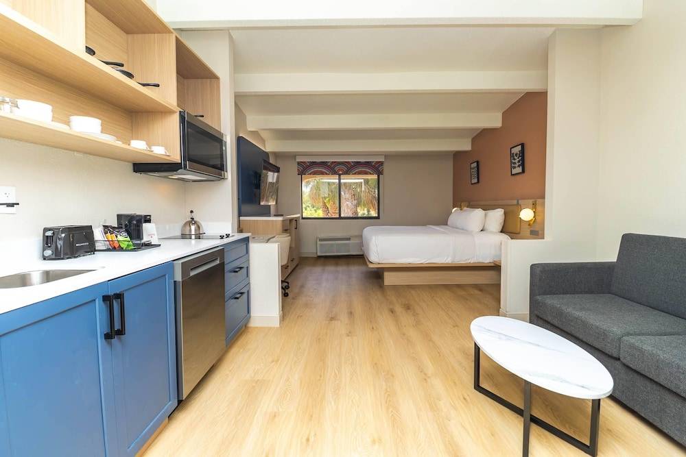 Ramada by Wyndham Davenport Orlando South 1