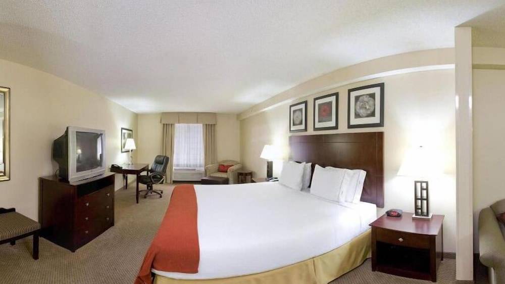 Holiday Inn Express & Suites DICKSON by IHG 2