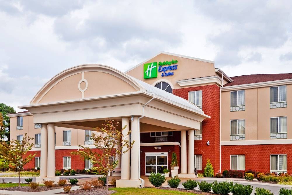 Holiday Inn Express & Suites DICKSON by IHG 1