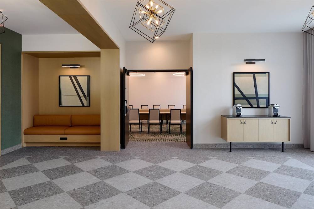Hyatt Place Montreal Airport 2