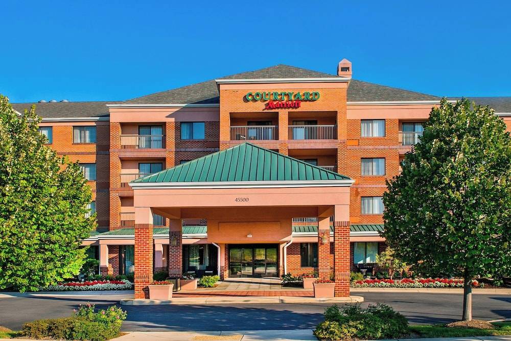 Courtyard by Marriott Dulles Town Center 1