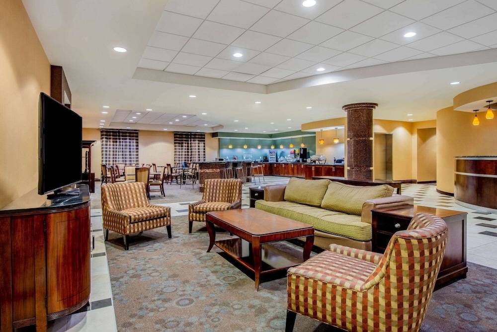 La Quinta Inn & Suites Bel Air I-95 Exit 77A 2
