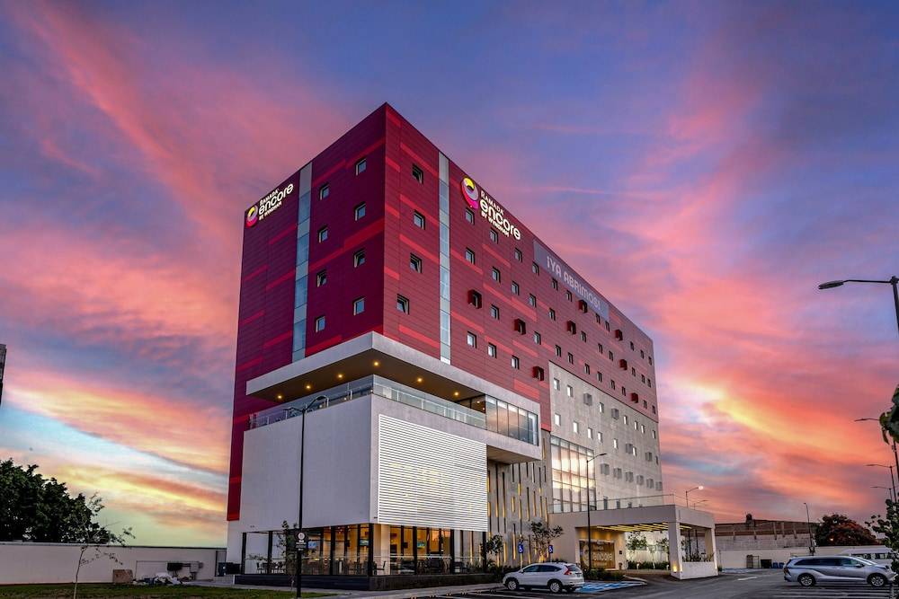 Ramada Encore by Wyndham Guadalajara Aeropuerto 1