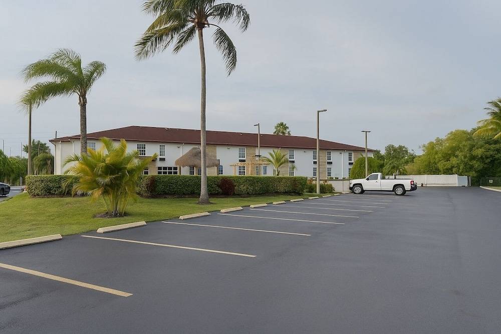 Belmont Inn & Suites 1