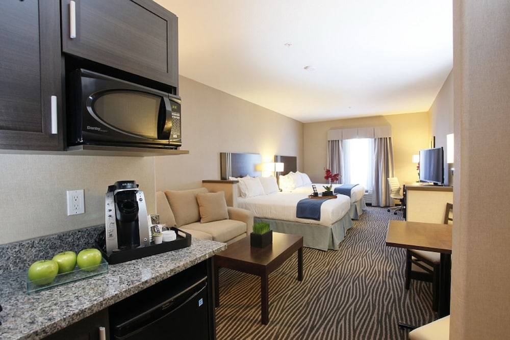 Holiday Inn Express FORT ST JOHN by IHG 2