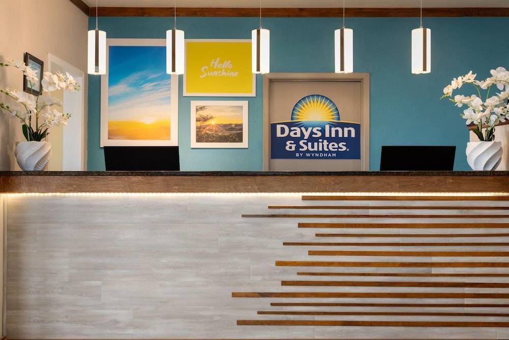 Days Inn by Wyndham Suites Fredericksburg 2